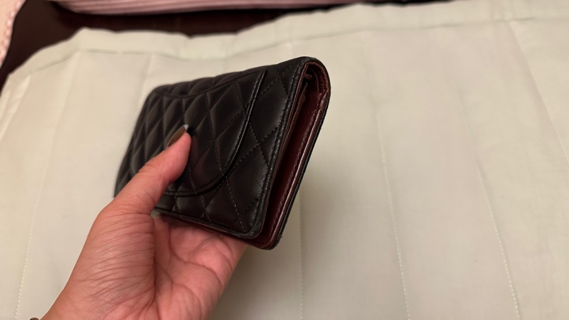 日本購入 CHANEL香奈兒 黑銀牛皮對開長夾-7