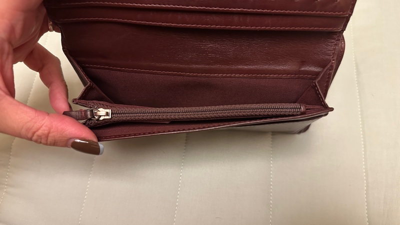 日本購入 CHANEL香奈兒 黑銀牛皮對開長夾-10