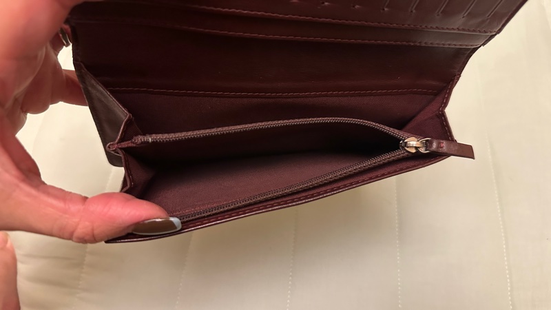 日本購入 CHANEL香奈兒 黑銀牛皮對開長夾-12