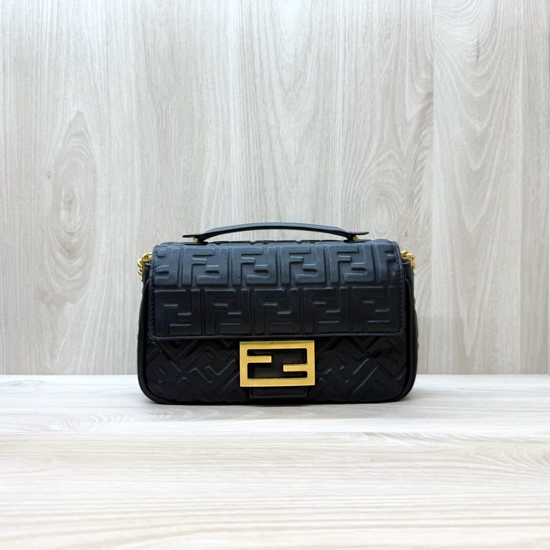 FENDI黑羊皮Baguette Chain小號法棍包8BR793-0