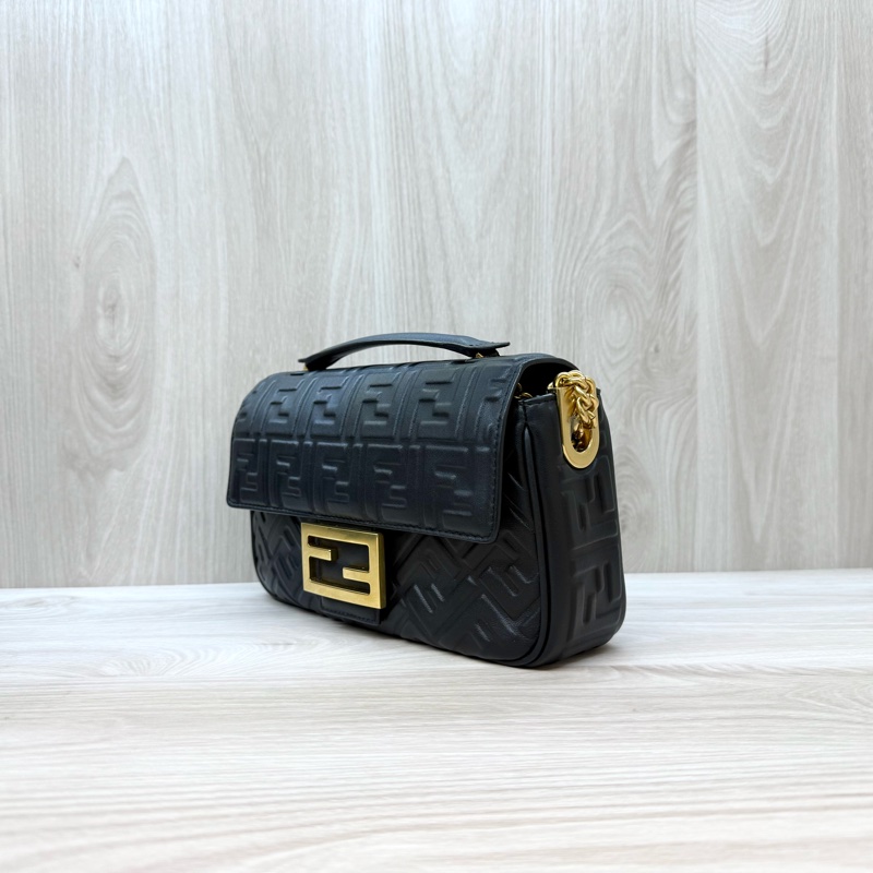 FENDI黑羊皮Baguette Chain小號法棍包8BR793-2