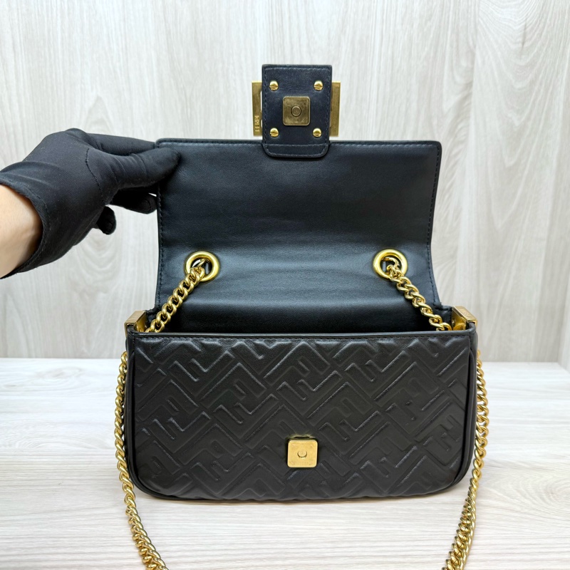 FENDI黑羊皮Baguette Chain小號法棍包8BR793-5