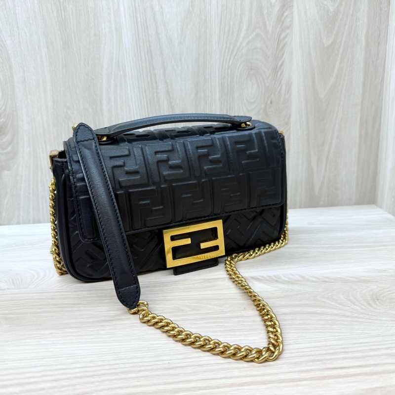 FENDI黑羊皮Baguette Chain小號法棍包8BR793-7