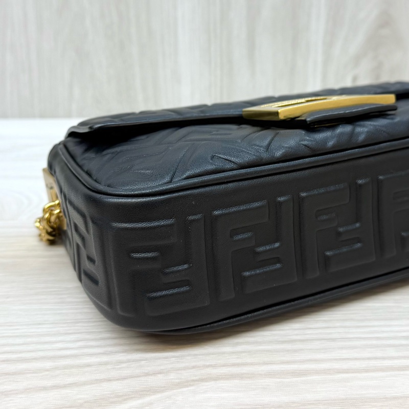 FENDI黑羊皮Baguette Chain小號法棍包8BR793-9