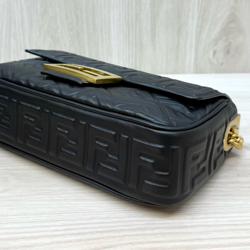 FENDI黑羊皮Baguette Chain小號法棍包8BR793-10