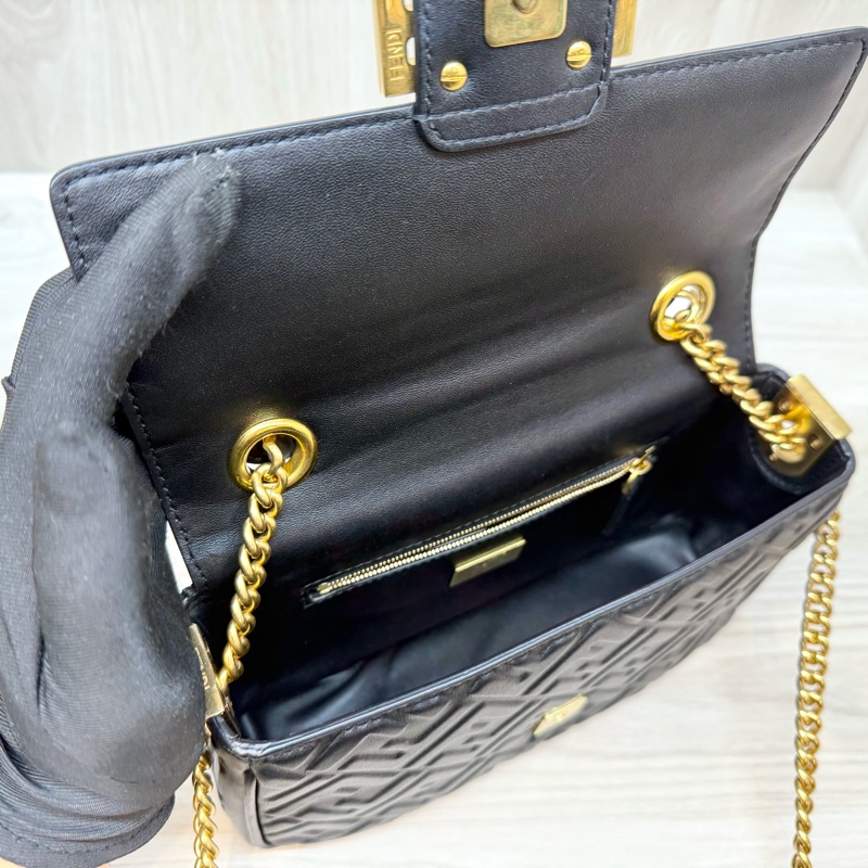 FENDI黑羊皮Baguette Chain小號法棍包8BR793-11