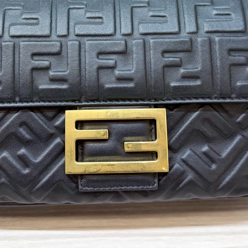 FENDI黑羊皮Baguette Chain小號法棍包8BR793-12