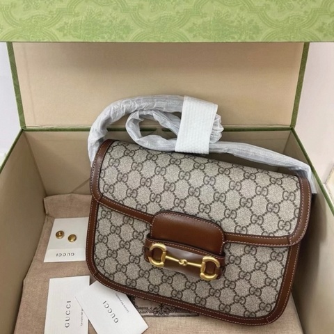 有購証🩷 全新帶膜可送禮Gucci 1955中號老花馬鞍包老花棕色 尺寸 25*8*18cm 經典馬銜扣復古設計