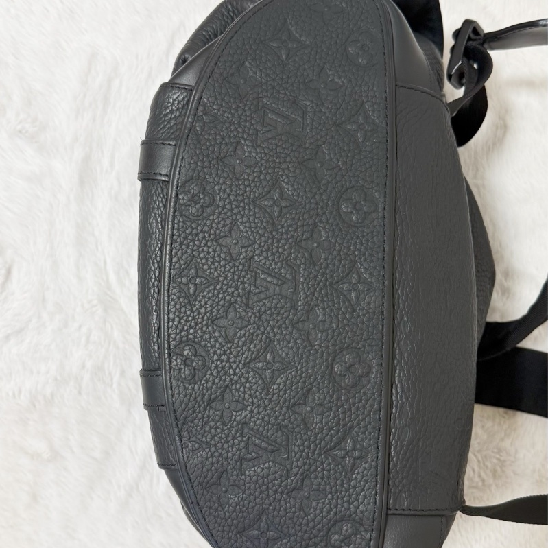 Louis Vuitton Christopher PM 壓紋牛皮背包-10