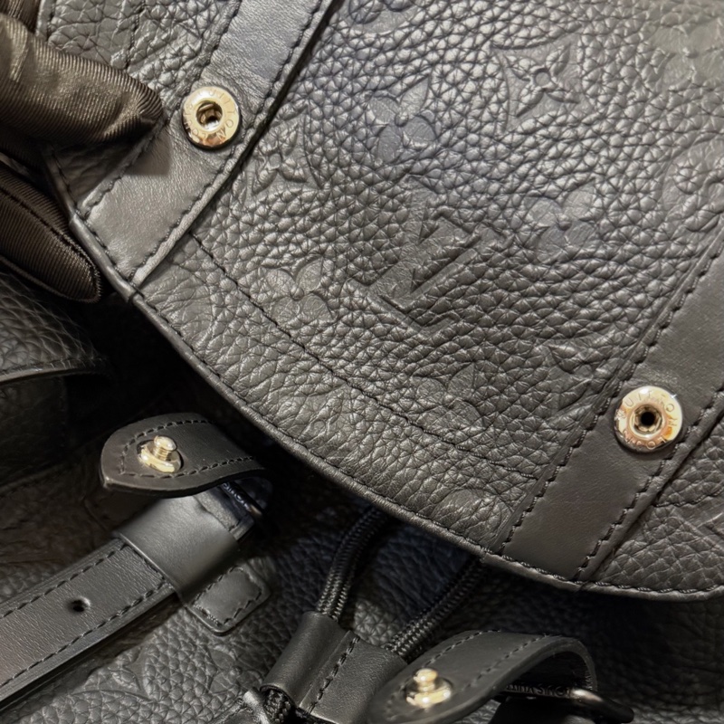 Louis Vuitton Christopher PM 壓紋牛皮背包-12