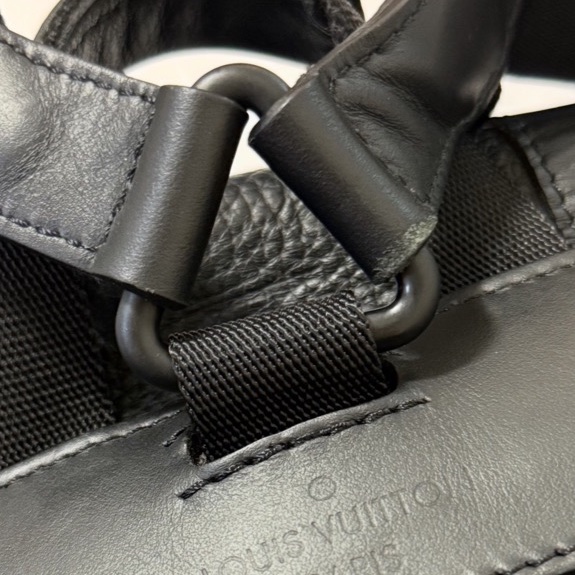 Louis Vuitton Christopher PM 壓紋牛皮背包-14