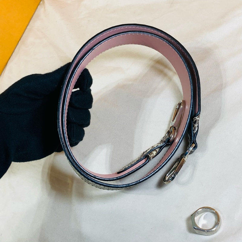 ‼️全世界最甜近新美品 LV 寬背帶/肩帶 喜馬拉雅 蟒蛇皮 Louis Vuitton 路易威登 雙面用-6