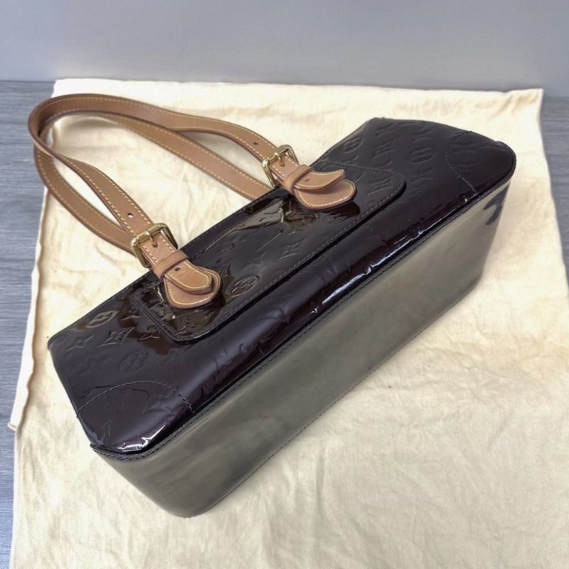 LV 漆皮手提肩背三角包32*16*13 98新配件塵袋-1