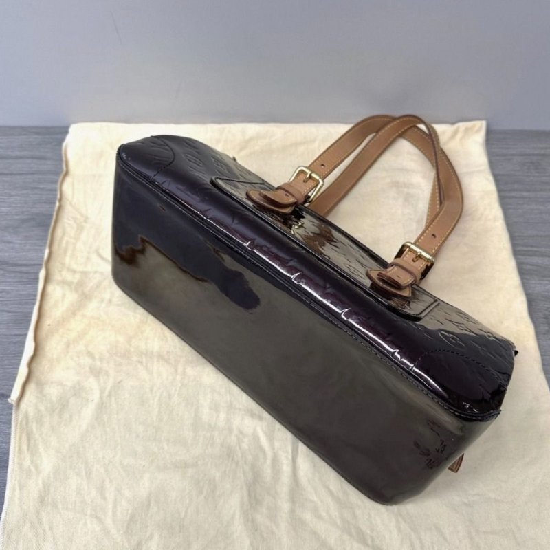 LV 漆皮手提肩背三角包32*16*13 98新配件塵袋-2