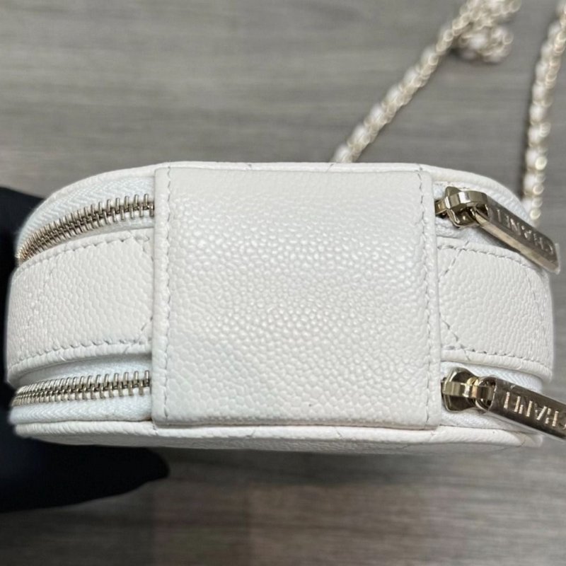 CHANEL 白色金扣荔枝牛皮手提肩背斜背圓餅包 12*11*5 99新配件塵袋保卡-3
