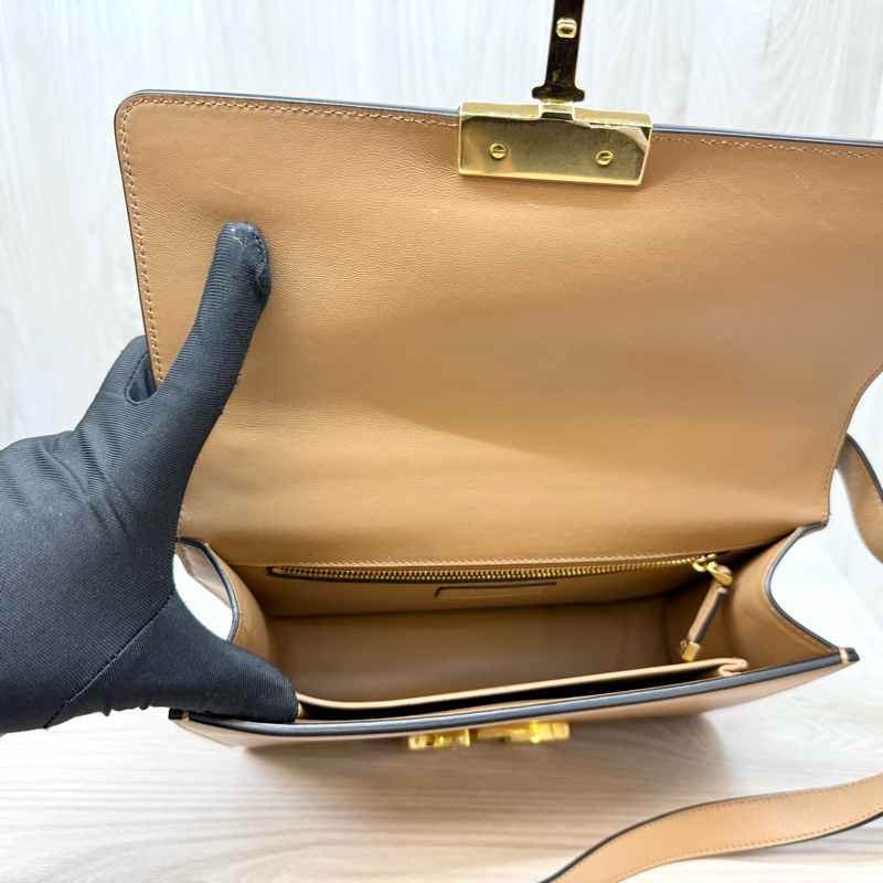 DIOR奶茶色滑面牛皮金釦蒙田30 Montaigne/M9234UHEL-9