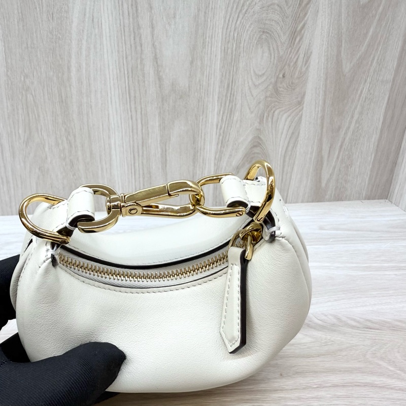 FENDI白金小牛皮Fendigraphy MINI半月手拿包7AS089-6