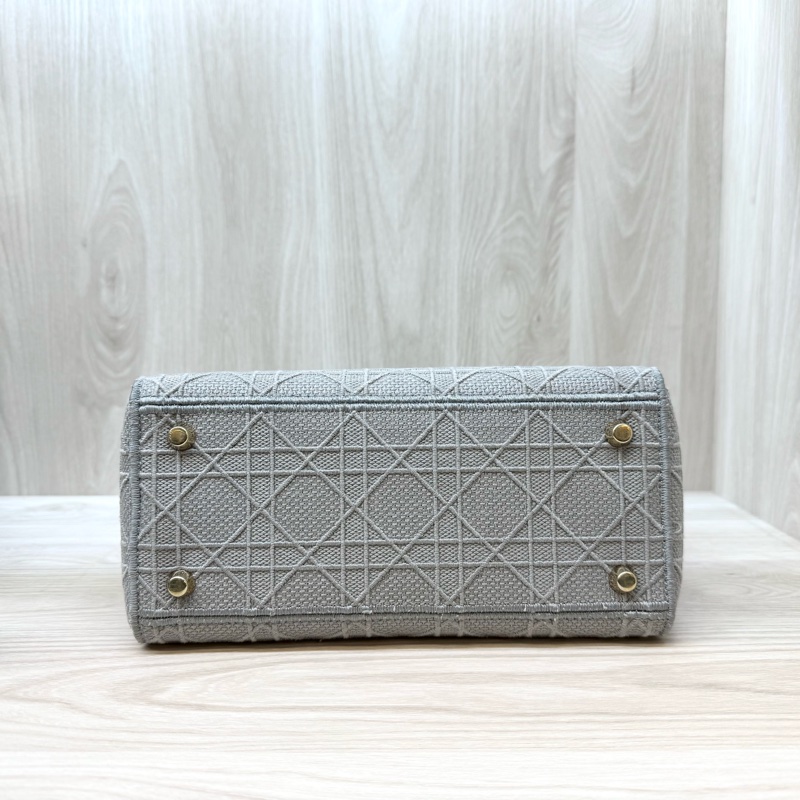 Dior灰色刺繡中號黛妃包M0565-5