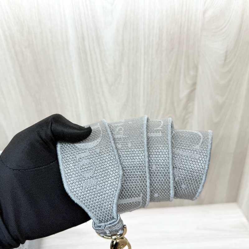 Dior灰色刺繡中號黛妃包M0565-8