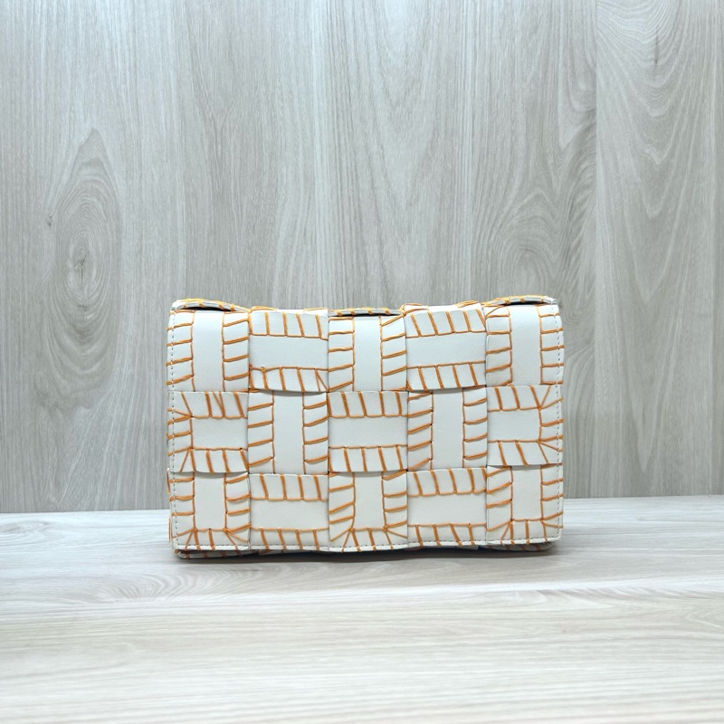 BV白色羊皮橘線編織側背包-0