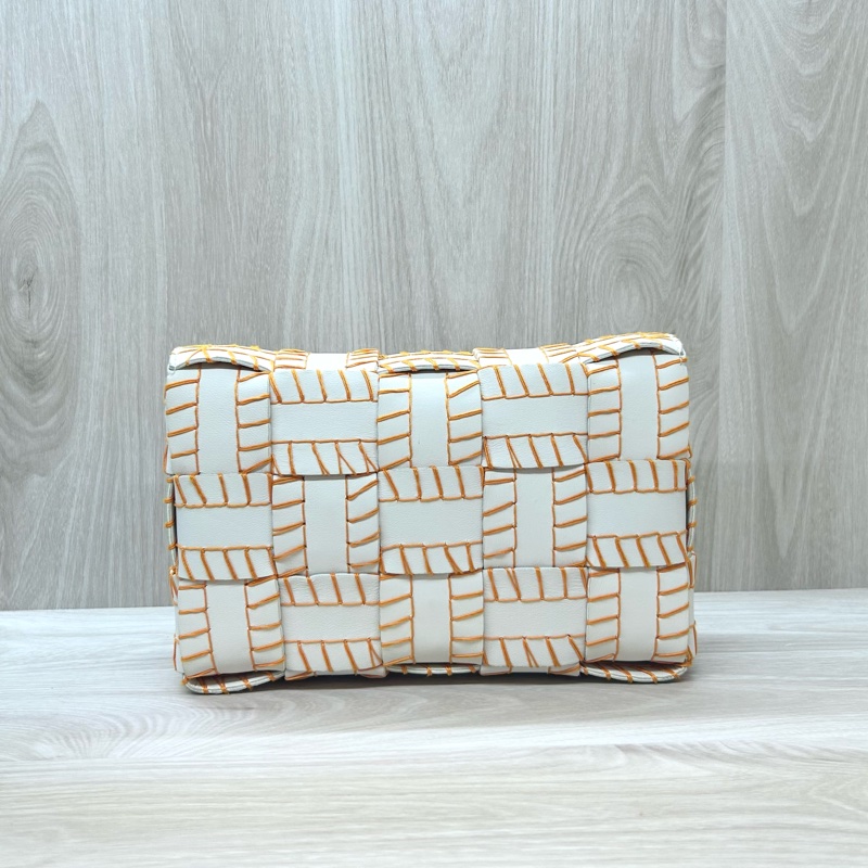 BV白色羊皮橘線編織側背包-1