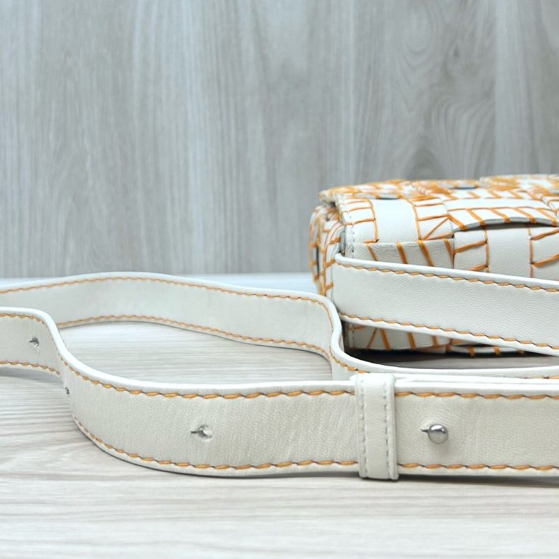 BV白色羊皮橘線編織側背包-14