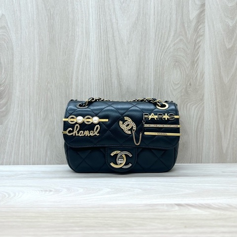 Chanel黑羊皮logo徽章髮夾造型MINI COCO