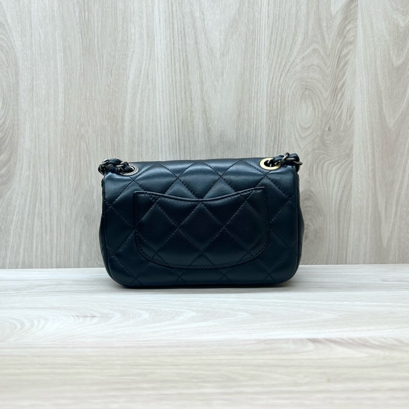 Chanel黑羊皮logo徽章髮夾造型MINI COCO-1