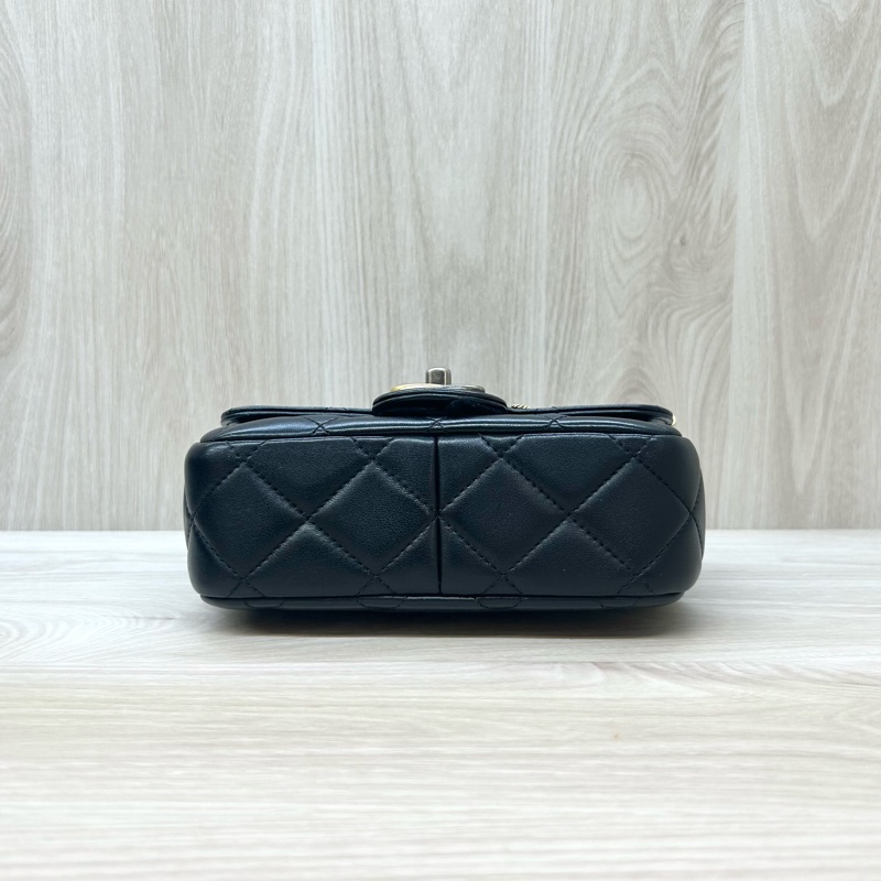 Chanel黑羊皮logo徽章髮夾造型MINI COCO-4