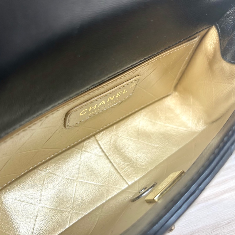 Chanel黑羊皮logo徽章髮夾造型MINI COCO-10