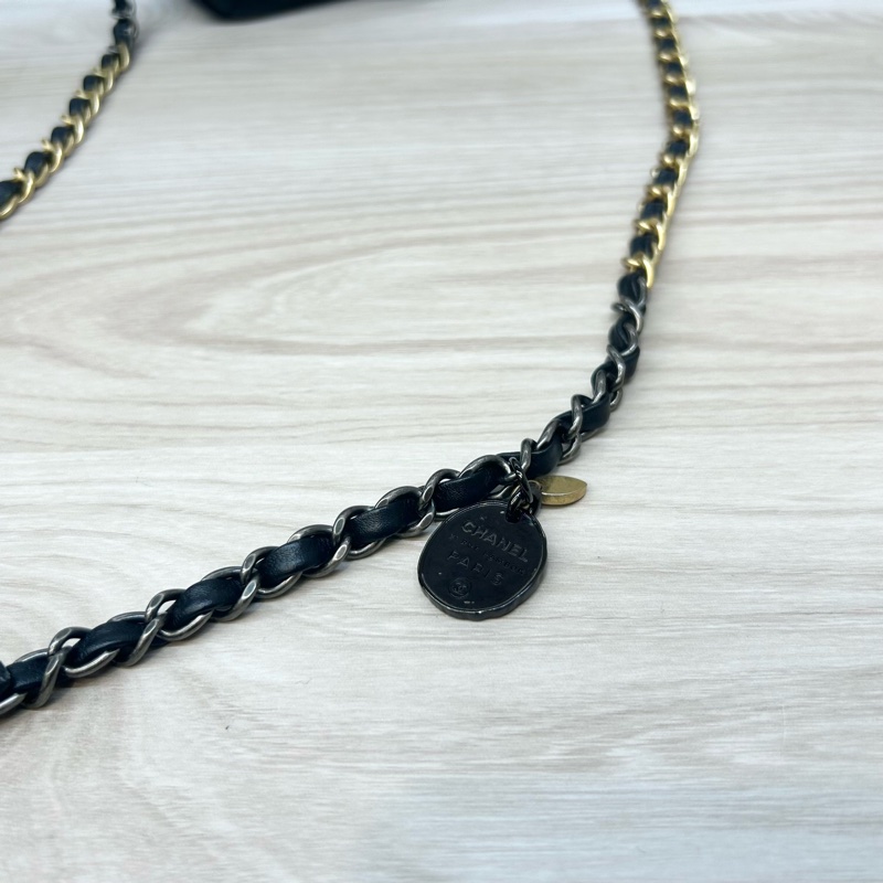 Chanel黑羊皮logo徽章髮夾造型MINI COCO-13