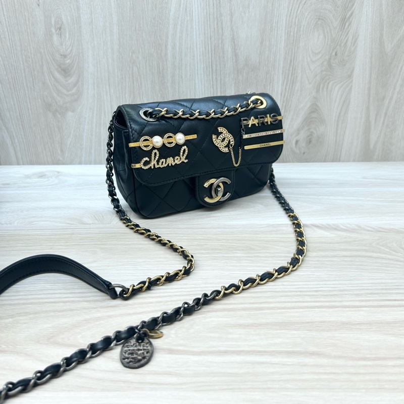 Chanel黑羊皮logo徽章髮夾造型MINI COCO-14