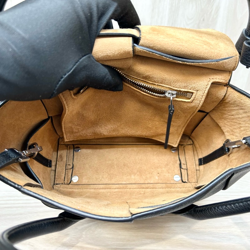 BV黑色大編織牛皮Arco29手提斜背包-5