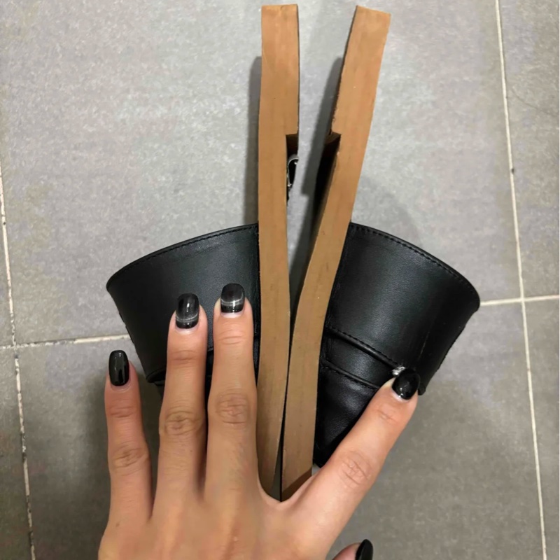 Chloe黑色皮革拖鞋-8