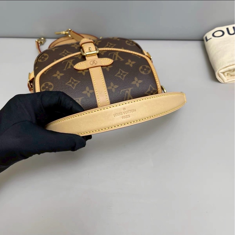 百搭高級款😻99新🈶購證💥Lv老花雙子星bb手提包斜挎單肩包-17