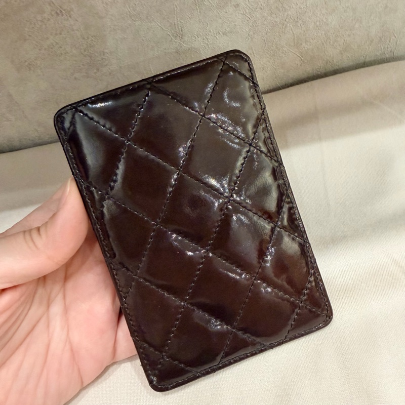 Chanel 香奈兒 超美大logo 漆皮直式卡夾 咖-1