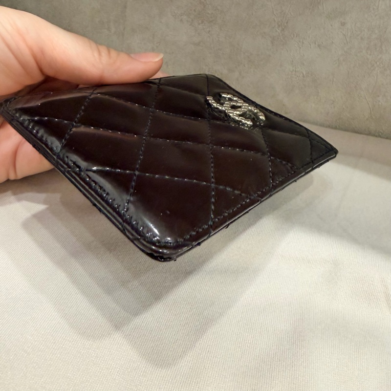 Chanel 香奈兒 超美大logo 漆皮直式卡夾 咖-13