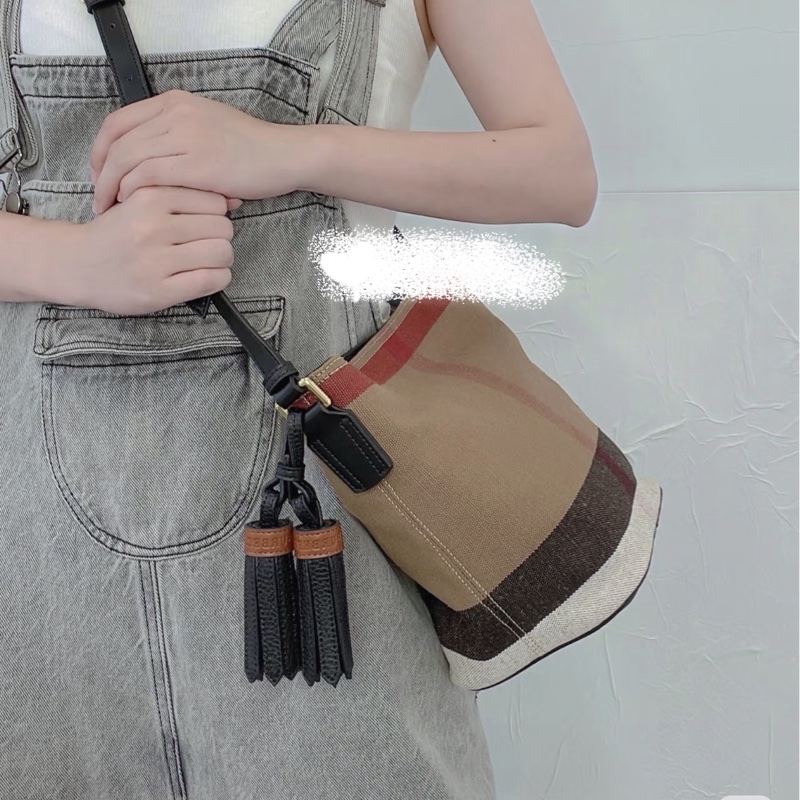 Burberry 經典格紋帆布拼皮革 子母小水桶包-59