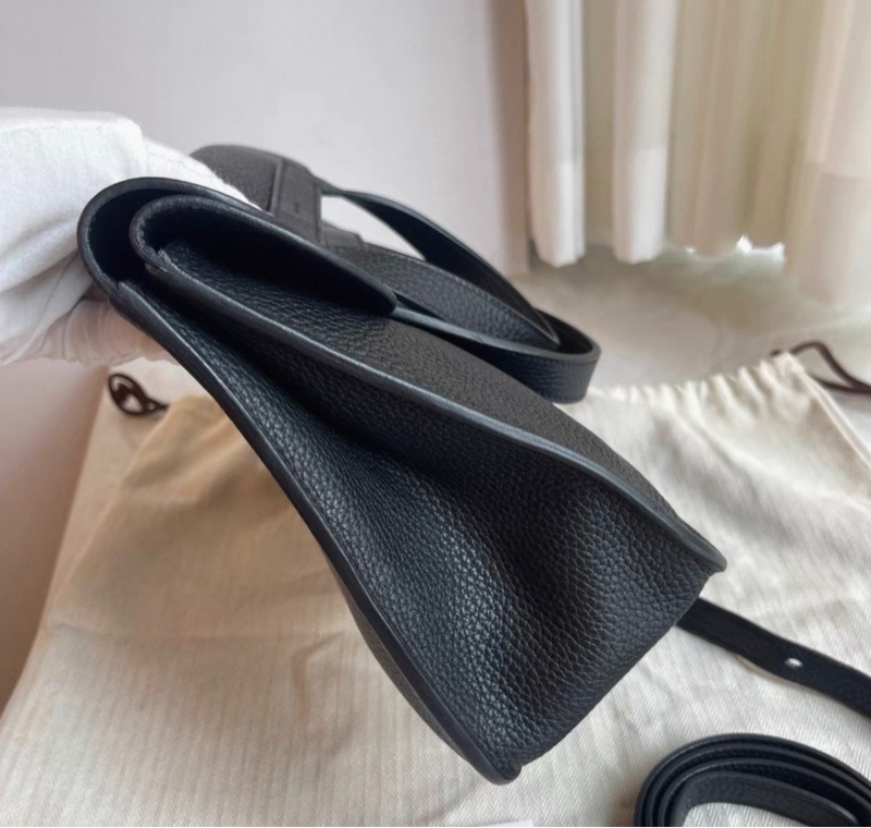 有購証🩷 愛馬仕Hermes Halzan31黑金 C刻，很新，有塵袋-3