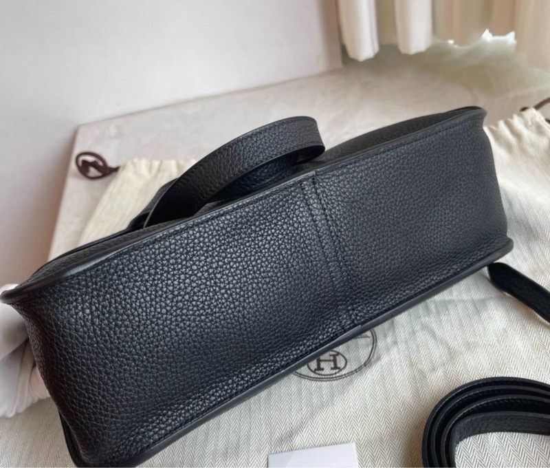 有購証🩷 愛馬仕Hermes Halzan31黑金 C刻，很新，有塵袋-5