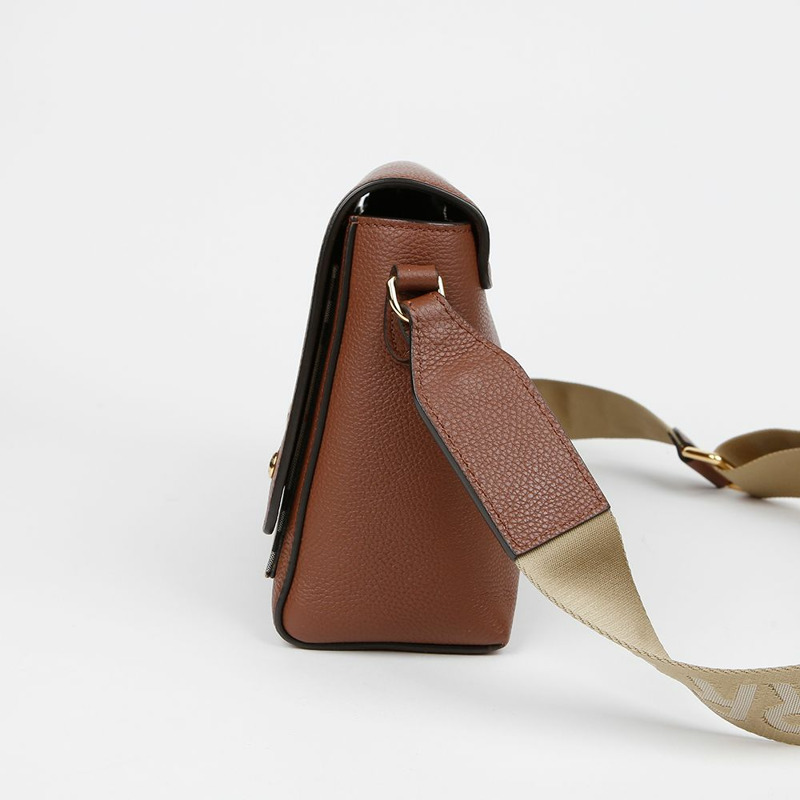 BURBERRY 復古格紋皮革Note斜背包 8021111-4