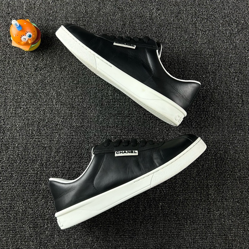 97新：Chanel香奈兒黑色板鞋 尺碼：37 整體成色不錯 黑色簡約大氣 羊皮舒適-3