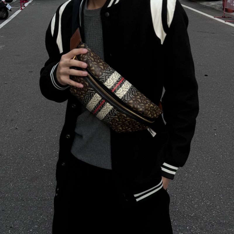 （超帥氣🔖） Burberry 經典老花 胸/腰包 斜背包 專櫃73000！-1