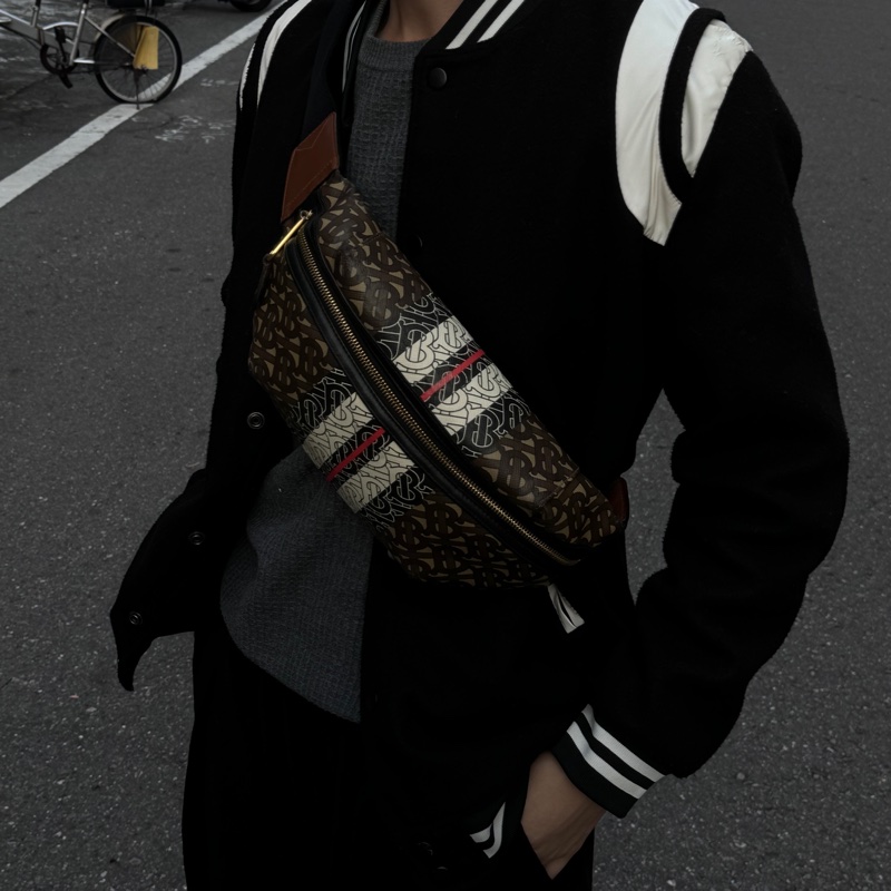 （超帥氣🔖） Burberry 經典老花 胸/腰包 斜背包 專櫃73000！-2