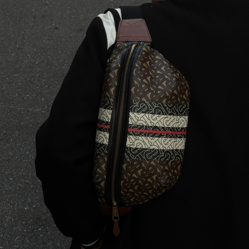 （超帥氣🔖） Burberry 經典老花 胸/腰包 斜背包 專櫃73000！-6