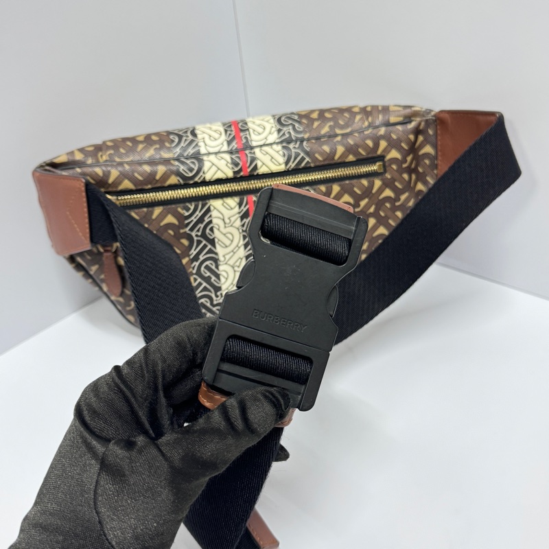（超帥氣🔖） Burberry 經典老花 胸/腰包 斜背包 專櫃73000！-18