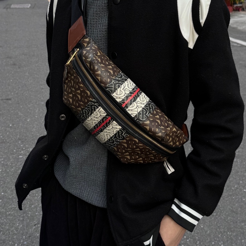 （超帥氣🔖） Burberry 經典老花 胸/腰包 斜背包 專櫃73000！-23