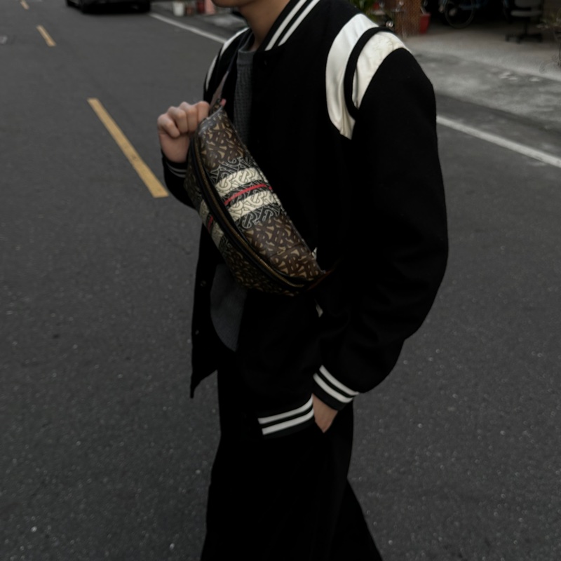 （超帥氣🔖） Burberry 經典老花 胸/腰包 斜背包 專櫃73000！-24
