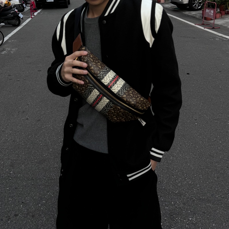 （超帥氣🔖） Burberry 經典老花 胸/腰包 斜背包 專櫃73000！-25