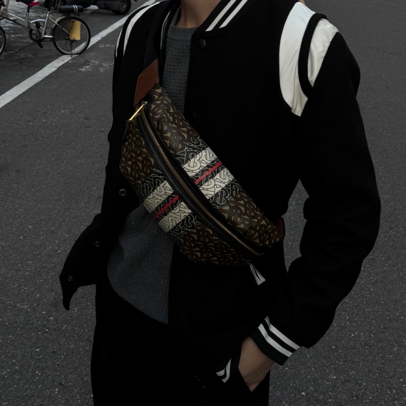 （超帥氣🔖） Burberry 經典老花 胸/腰包 斜背包 專櫃73000！-27